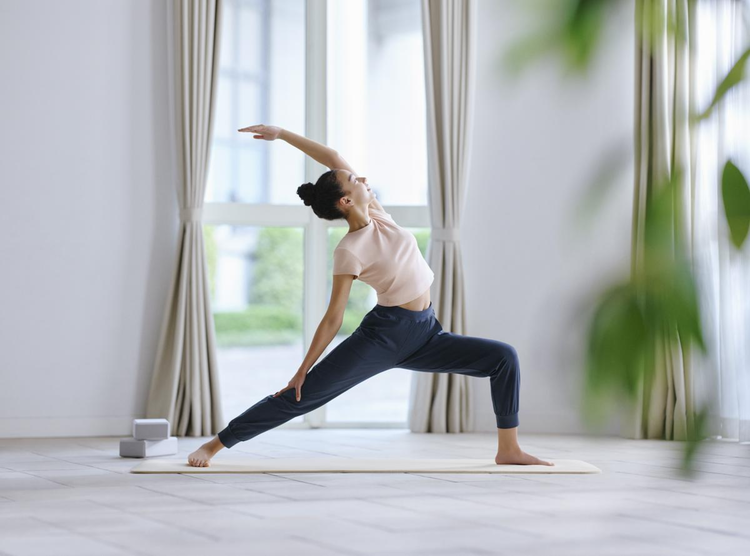 Phối màu hồng với màu đen là một công thức kinh điển