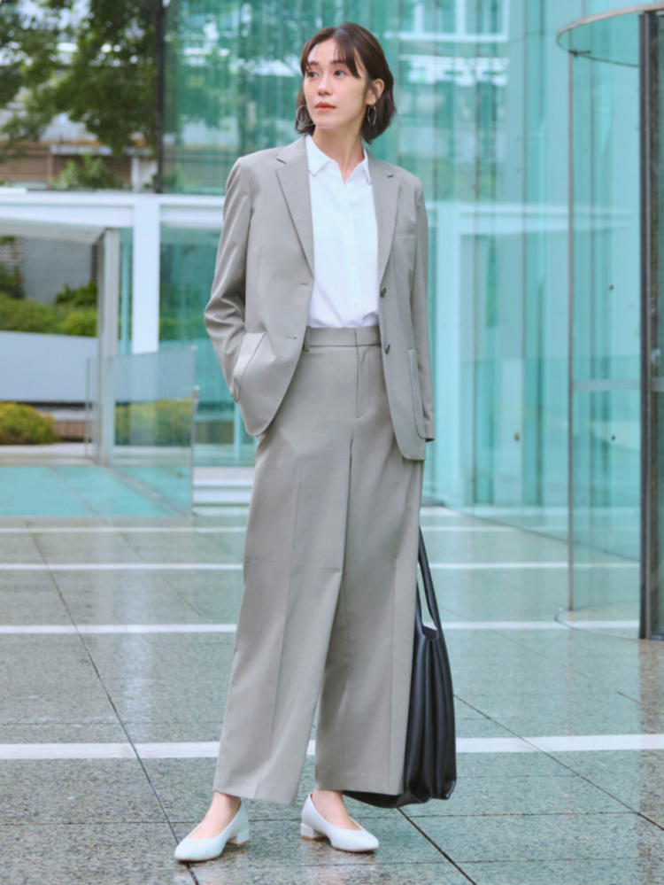 Màu xám nhạt là màu có sự pha trộn màu trắng nhiều hơn màu đen