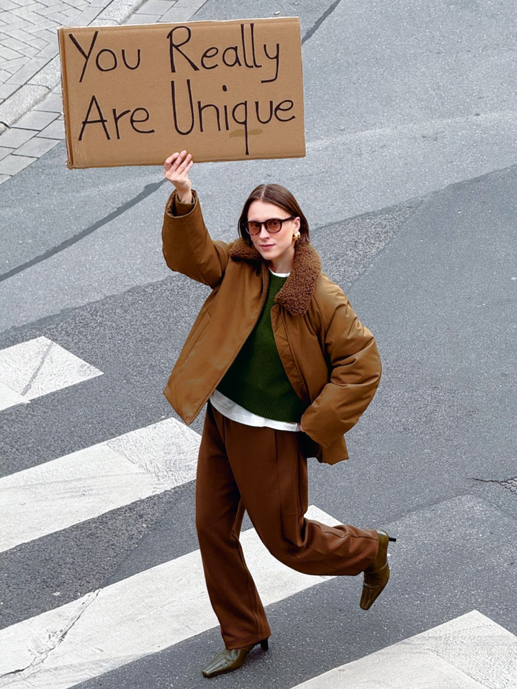 Outfit tự do đề cao sự thoải mái và sáng tạo, thể hiện cá tính riêng