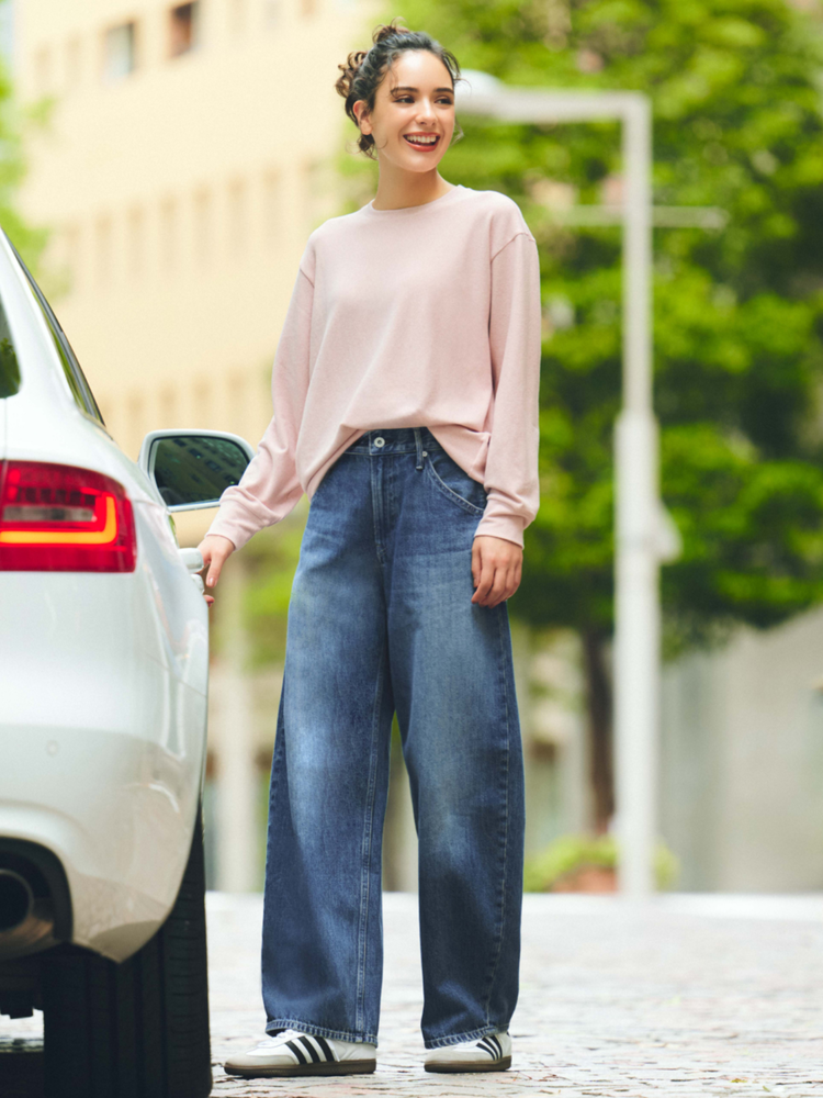 Outfit với quần jeans cạp cao tạo nên vẻ ngoài sành điệu