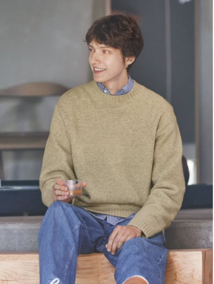 Áo sweater trong tiếng Việt thường được hiểu là áo len dệt kim