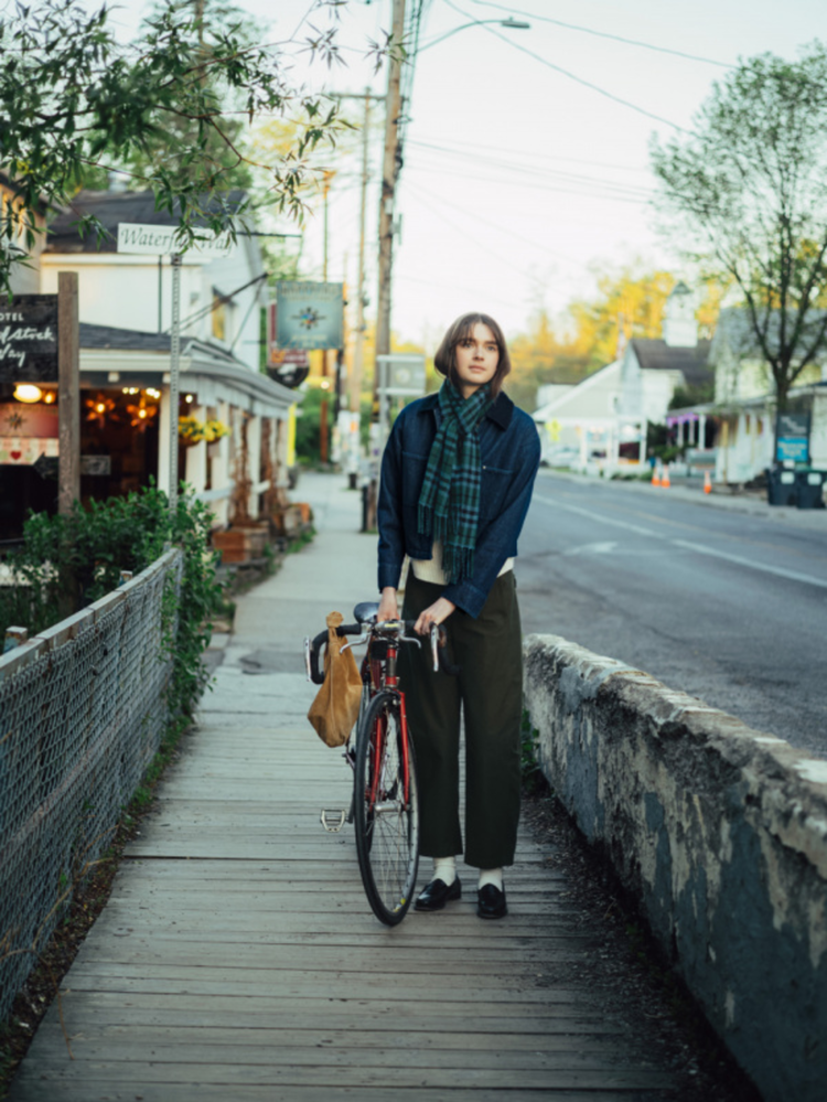 Ưu tiên chọn gam màu tối và trung tính khi phối đồ phong cách Unisex