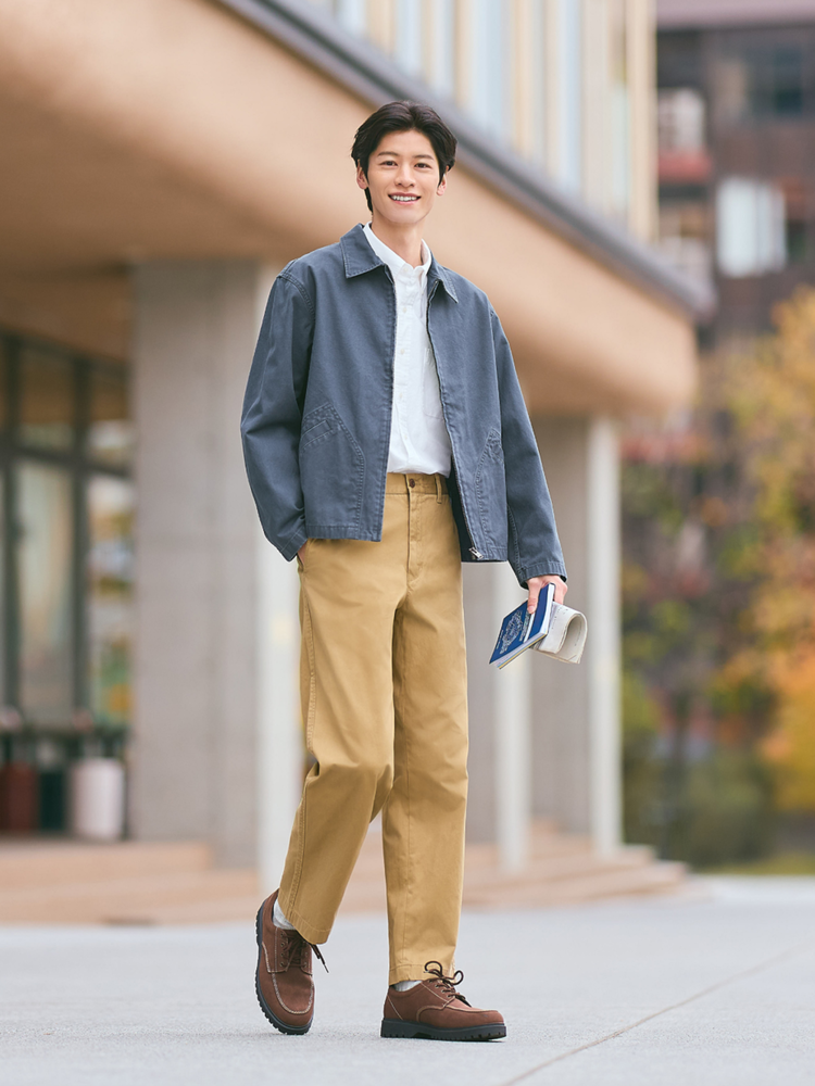 Phối đồ Old Money style cùng quần chinos với áo sơ mi đẹp, sang trọng