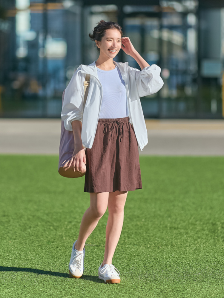 Jacket là kiểu áo khoác ngoài có độ dài ngắn, thường ngang hông hoặc thắt lưng