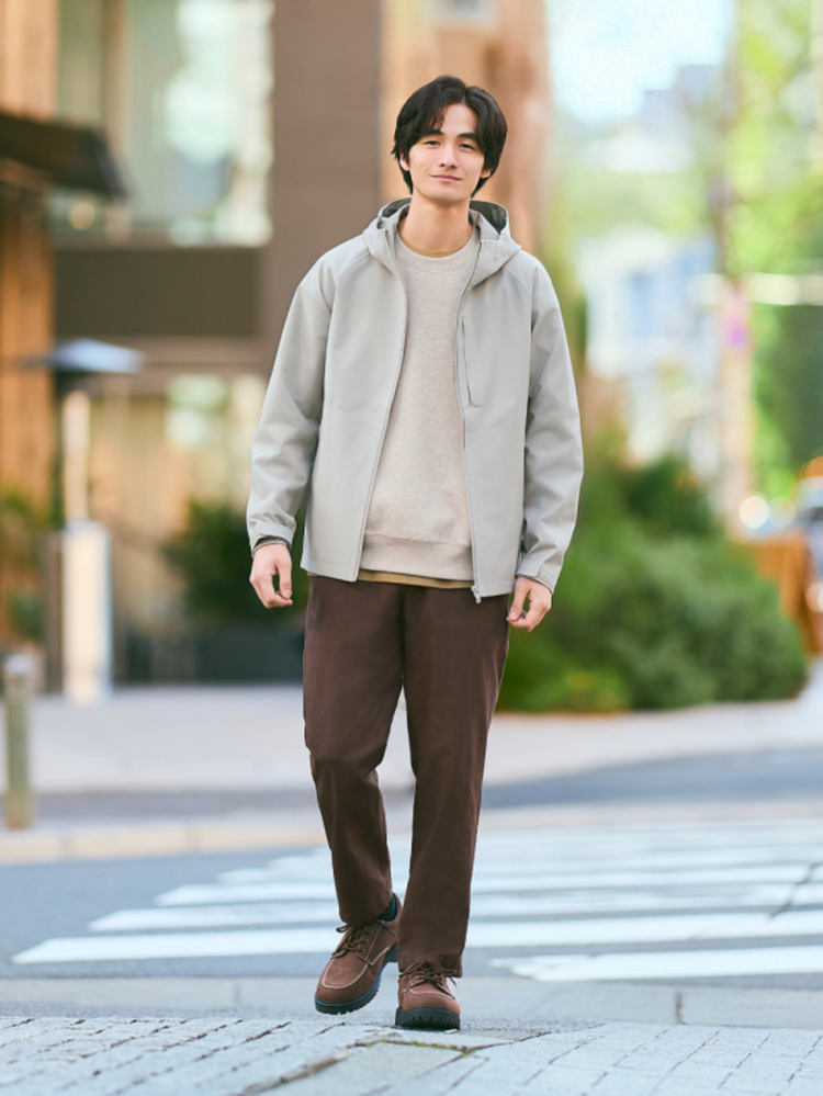 Mẫu phối đồ nam đẹp, cá tính, ấn tượng với quần nam màu nâu đất và áo thun