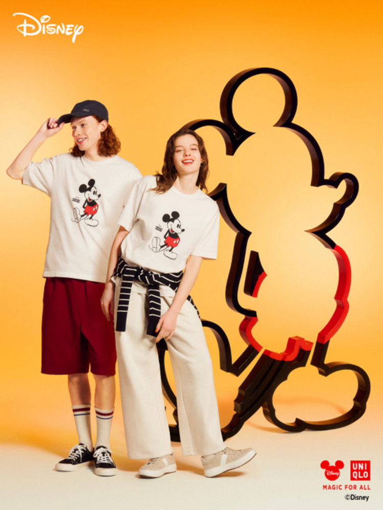 Áo thun kiểu dáng độc lạ cũng là một trong những món quà 8/3 dành cho bạn bè đầy ý nghĩa và hữu ích