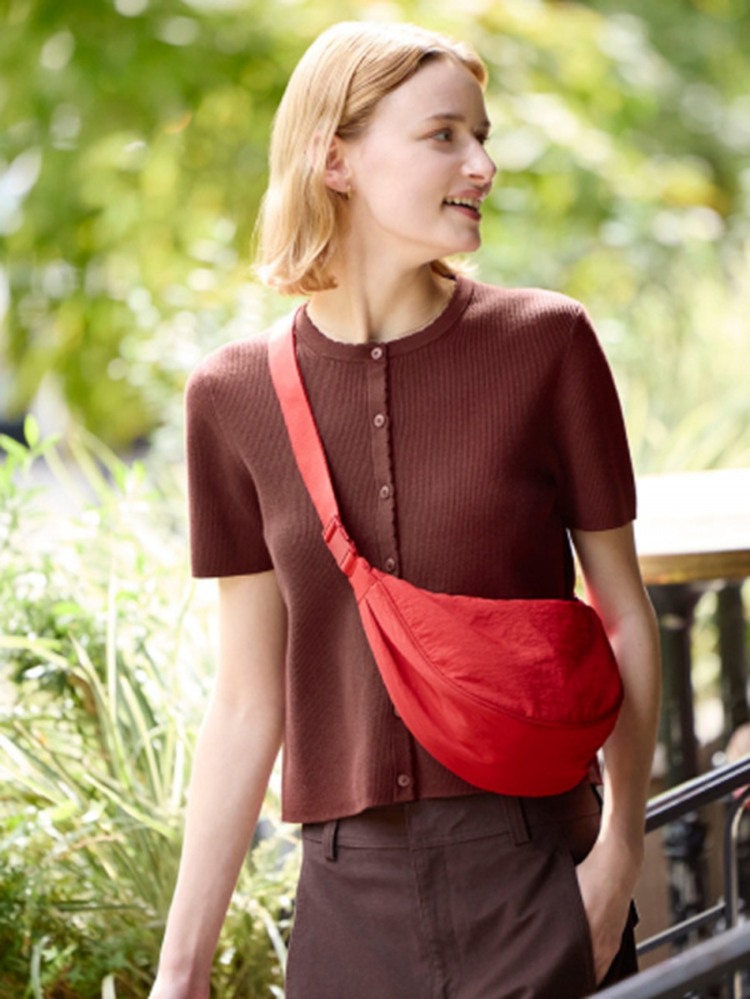 Túi xách là món quà tặng sinh nhật cho nữ được nhiều người lựa chọn nhờ tính ứng dụng cao và tính thẩm mỹ cao