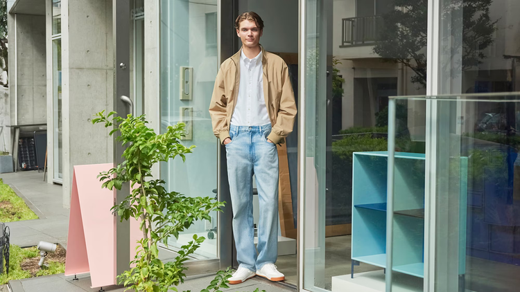 Tặng quà sinh nhật cho nam có tính ứng dụng cao với chiếc quần jean trẻ trung, năng động