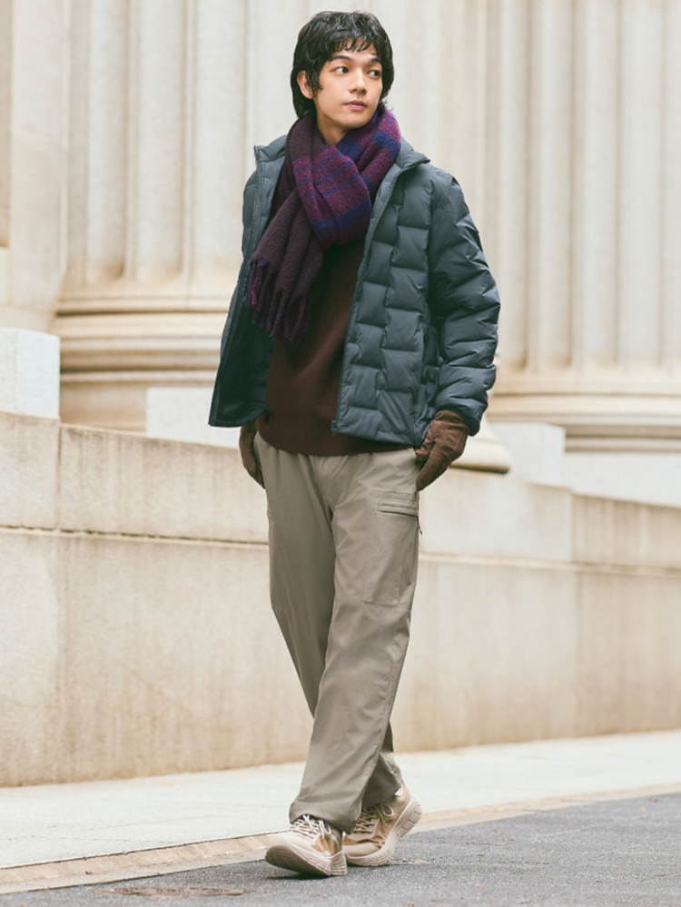 Khăn len là món quà sinh nhật cho nam phù hợp trong mùa lạnh, giúp giữ ấm và tăng tính thời trang