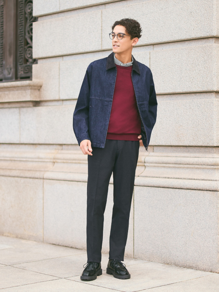 Màu xanh than phối với màu đỏ rượu vang tạo vẻ ngoài bảnh bao, trẻ trung