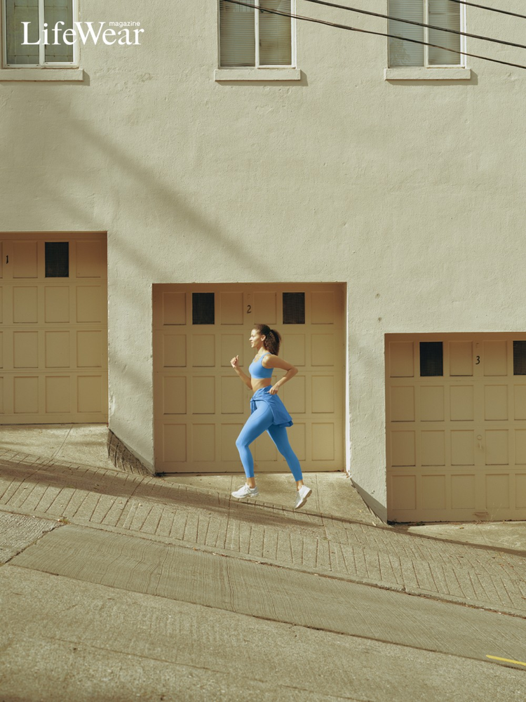 Phối đồ theo sporty style với quần legging đẹp, ấn tượng, tôn dáng