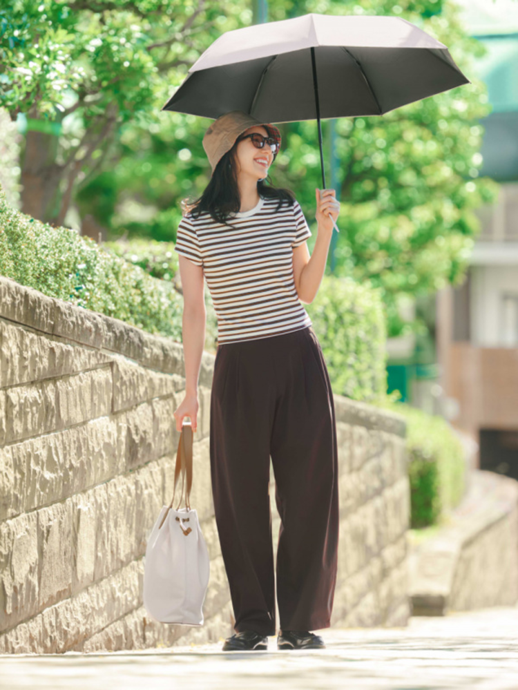 Giữ tối đa ba tông màu chính trong một set đồ trang phục mùa hè