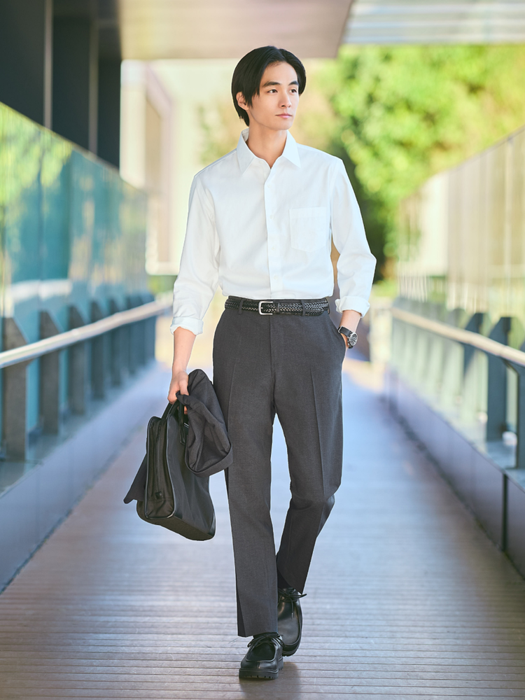 Phối đồ áo blazer nam với quần ống suông rộng mang lại vẻ phóng khoáng nhưng vẫn giữ được nét lịch lãm