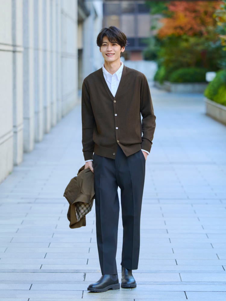 Phối đồ áo blazer nam và áo cardigan tạo nên outfit ấm áp và thời trang