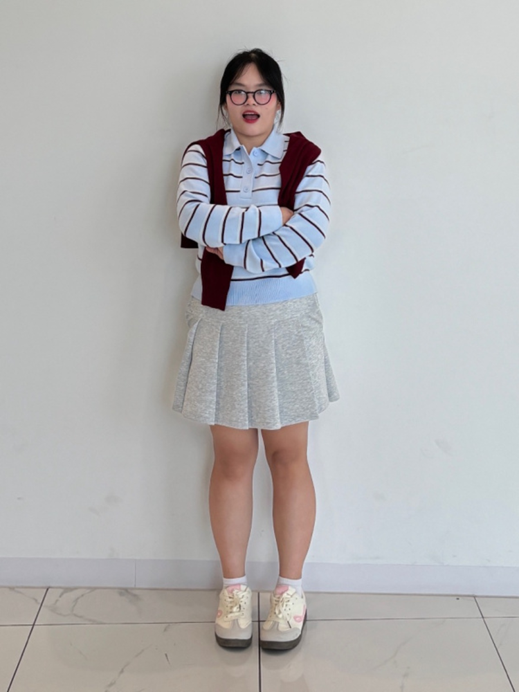 Áo polo nữ kết hợp váy tennis tạo nên phong cách trẻ trung, năng động và đầy cuốn hút