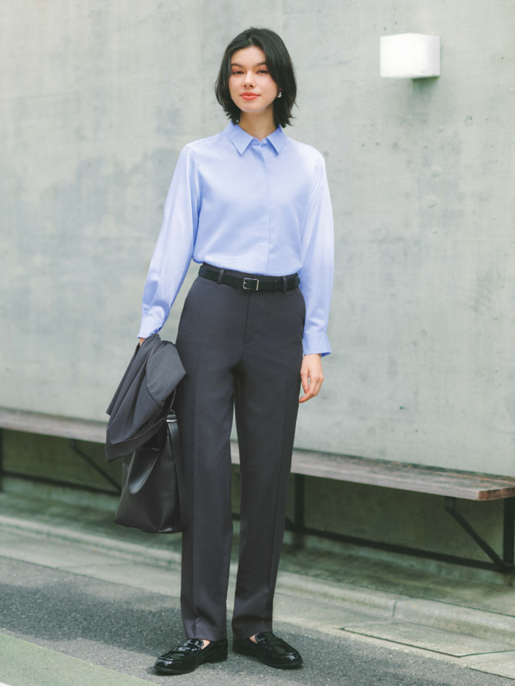 Áo sơ mi nữ kết hợp quần tây ống suông là outfit hiện đại và rất phù hợp cho môi trường công sở