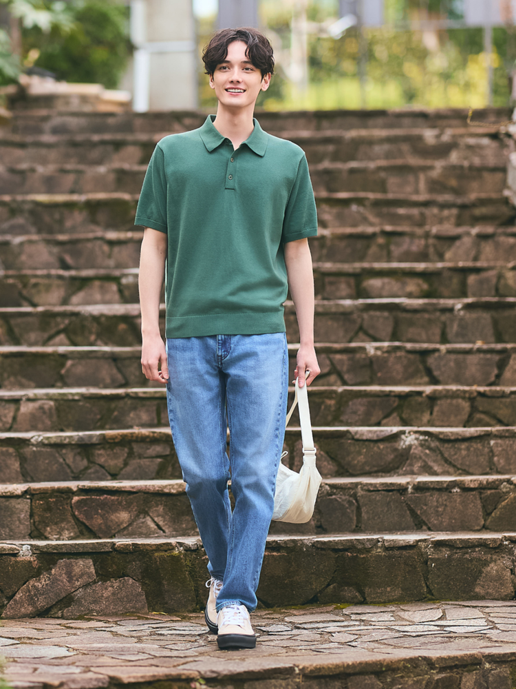 Áo thun polo trơn là item phổ biến trong tủ đồ của nhiều người với thiết kế tối giản