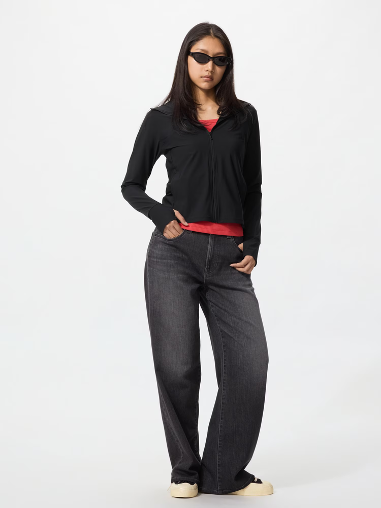 Nàng nấm lùn có thể thử mặc quần jean ống rộng và áo hoodie