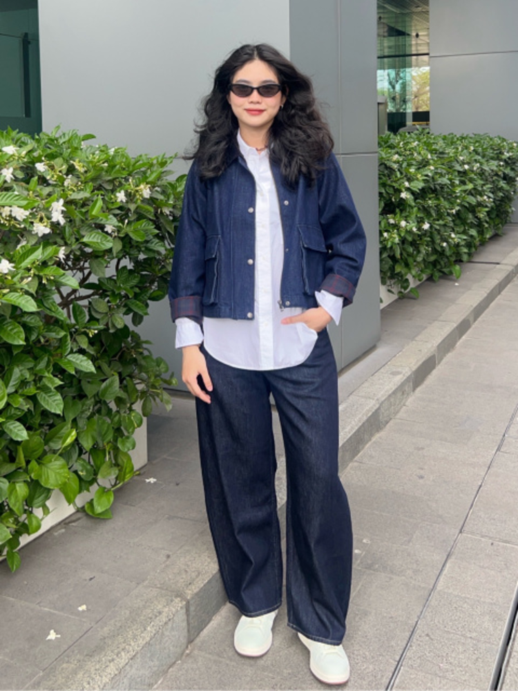 Jacket Form Boxy phối cùng quần jeans tạo nên phong cách cá tính, trẻ trung và dễ ứng dụng
