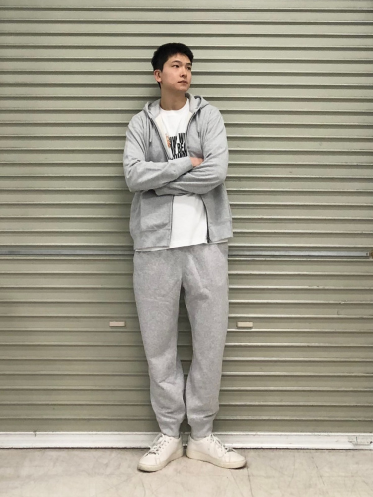 Hoodie Form Boxy phối cùng quần jogger mang đến phong cách năng động, thoải mái và đậm chất streetwear