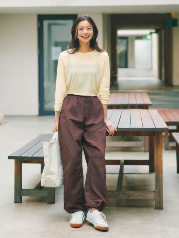 Mẫu quần nâu phối với áo màu be đẹp, nhẹ nhàng, thanh lịch