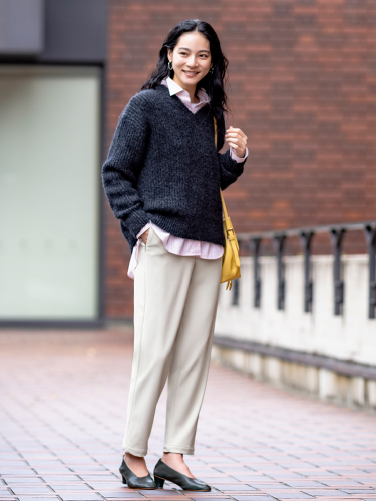 Áo gile len giúp phong cách preppy thêm ấm áp, tinh tế và đậm chất học đường