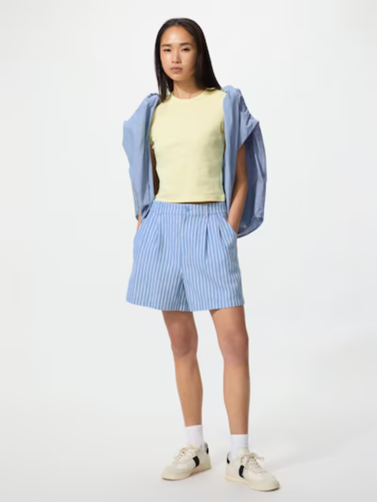 Từ lâu trang phục linen đã trở thành lựa chọn lý tưởng cho mùa hè nắng nóng 