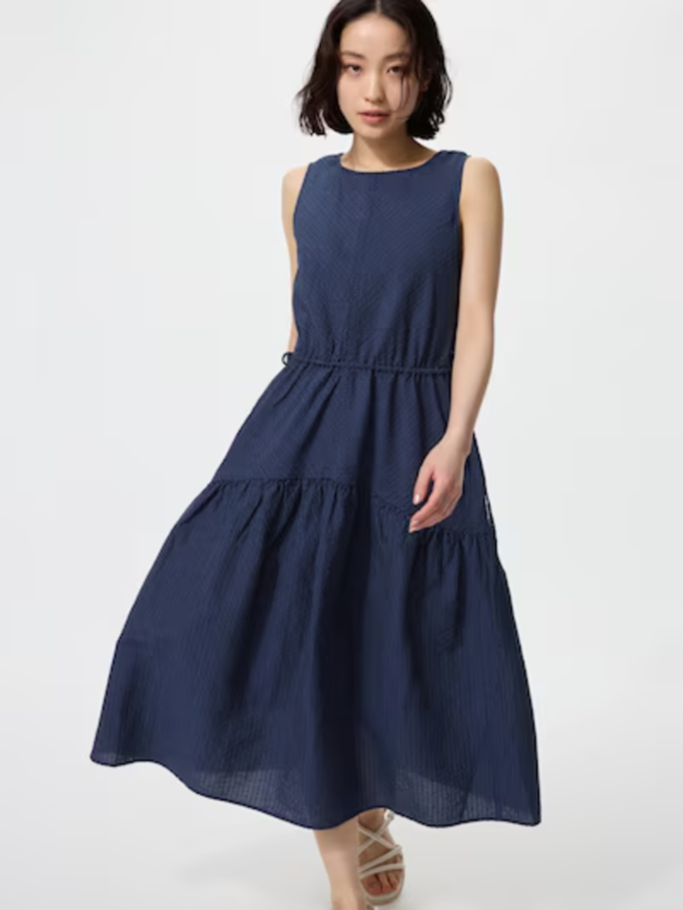 Váy linen phù hợp với môi trường làm việc sáng tạo và thể hiện cá tính riêng
