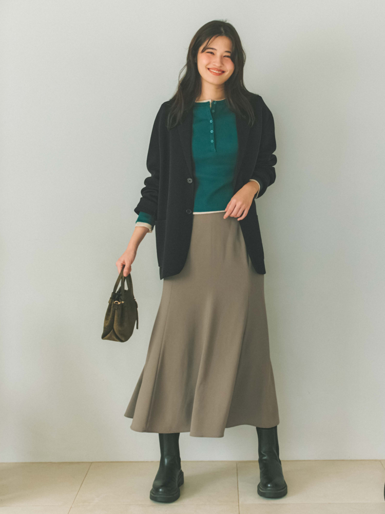 Chân váy midi dài tôn lên phong cách classic với vẻ nữ tính, thanh lịch và tinh tế