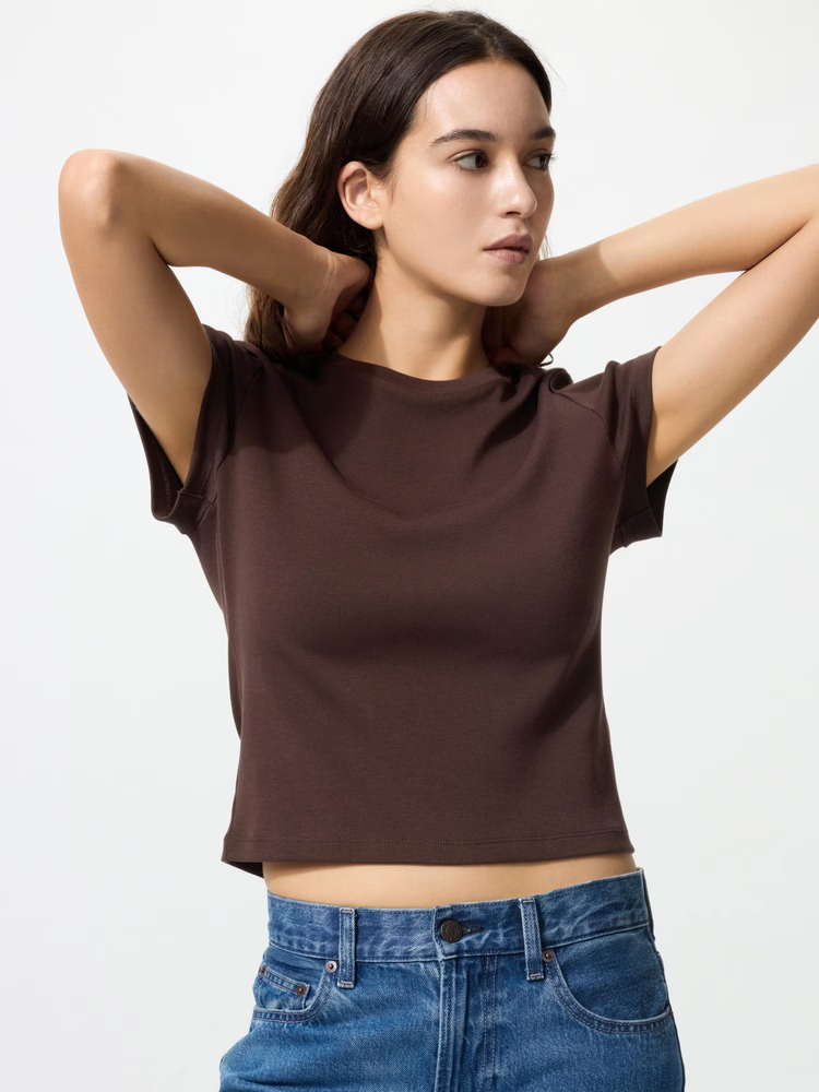 Mẫu phối đồ trẻ trung, năng động với quần skinny jeans và áo croptop