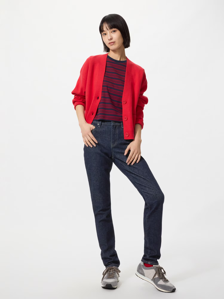 Mẫu phối quần skinny jeans với trang phục có màu sắc nổi bật