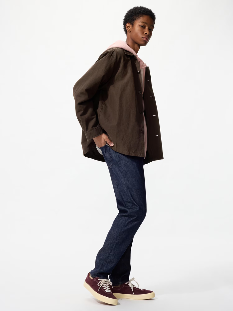 Mẫu quần skinny jeans phối với áo hoodie oversize và áo khoác trẻ trung, năng động
