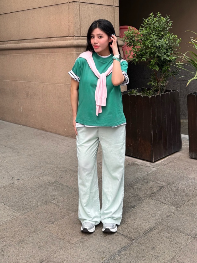 Cách phối xanh cổ vịt với hồng nhạt là lựa chọn hoàn hảo cho phong cách thanh lịch