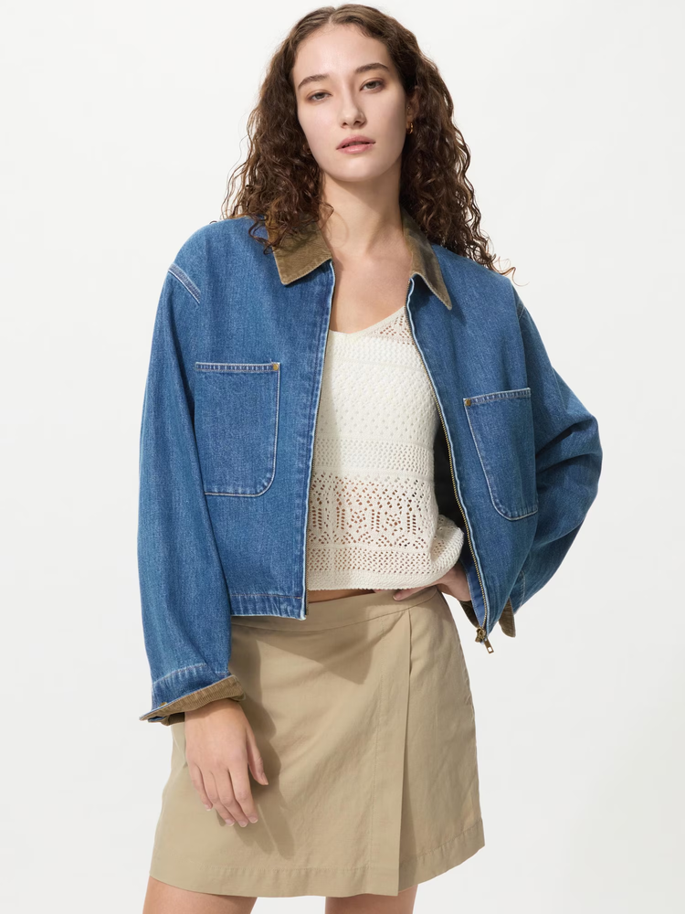 Phối áo hai dây với áo khoác denim giúp nàng tôn lên vẻ hiện đại, phá cách
