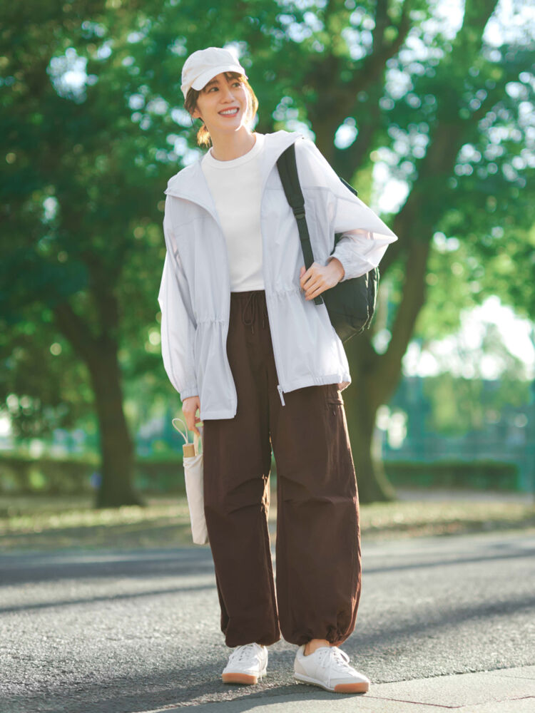 Mũ lưỡi trai giúp outfit thêm năng động và cá tính
