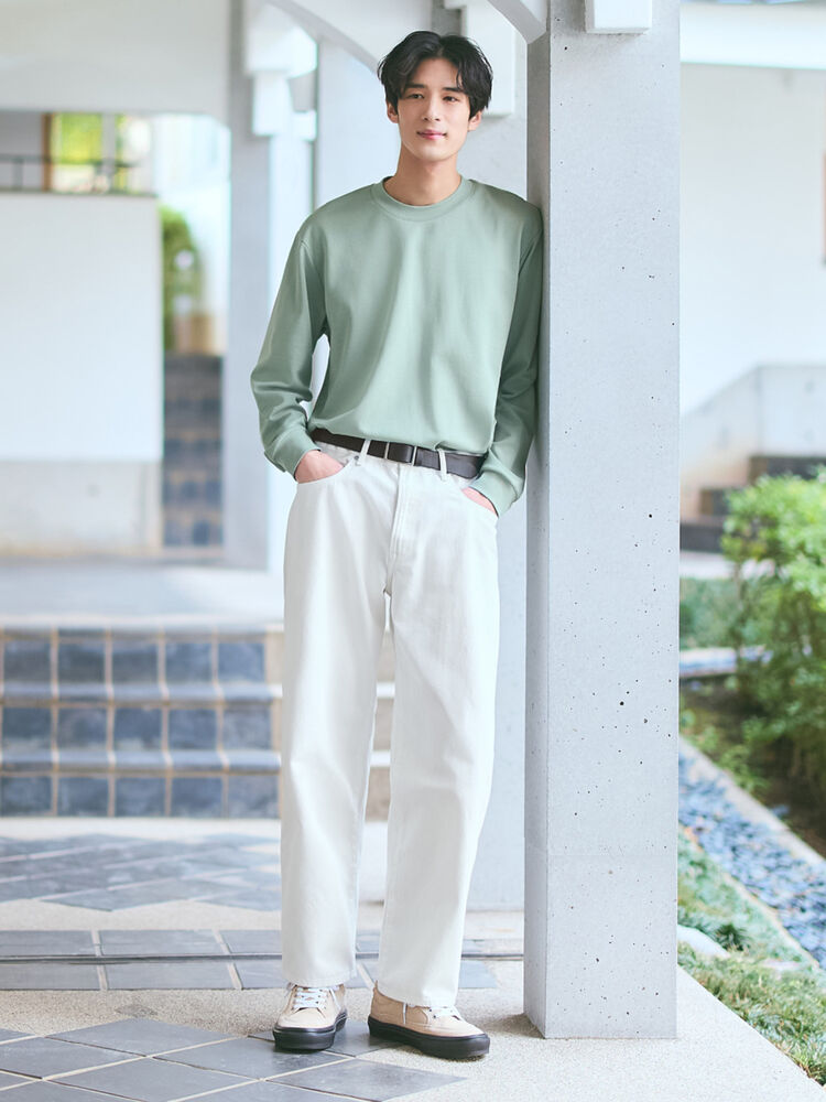 Phối áo Jumper nam với quần jeans đơn giản, nam tính và cuốn hút
