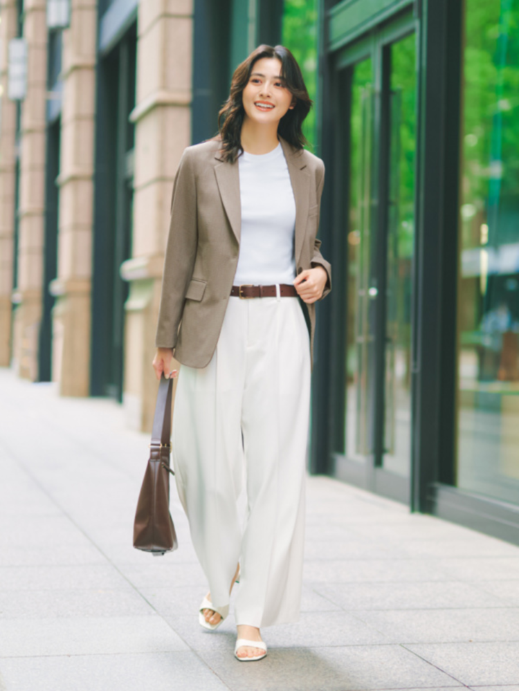 Phối đồ với quần ống suông nữ cùng áo blazer thanh lịch, thời trang 