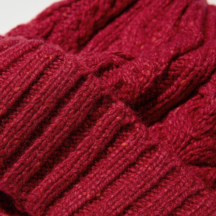 Vải wool có khả năng giữ ấm tốt, độ mềm mại và đàn hồi cao, mang lại cảm giác thoải mái cho người mặc 