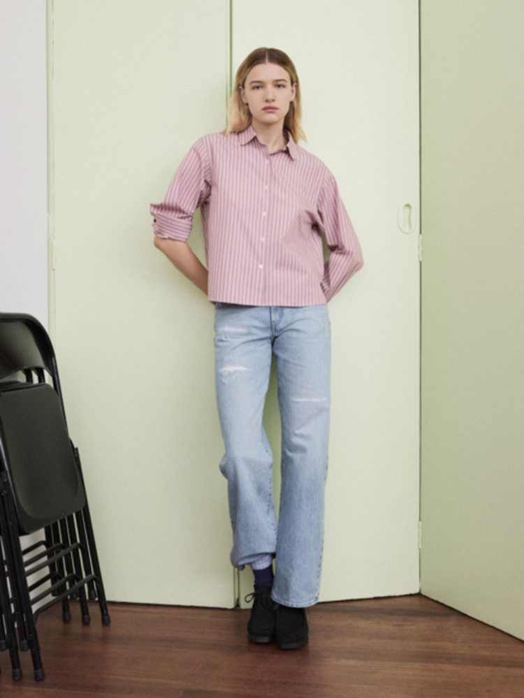 Relaxed Fit có form dáng rộng rãi hơn form Regular Fit
