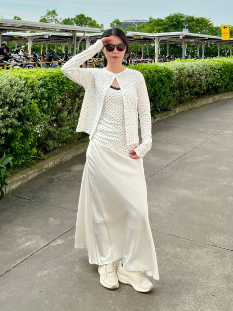 Phối đồ với chân váy dài chữ A phong cách sang trọng, cuốn hút