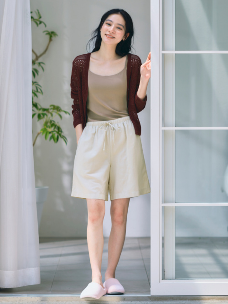 Áo cardigan màu cà phê thường được ứng dụng trong phong cách Hàn Quốc