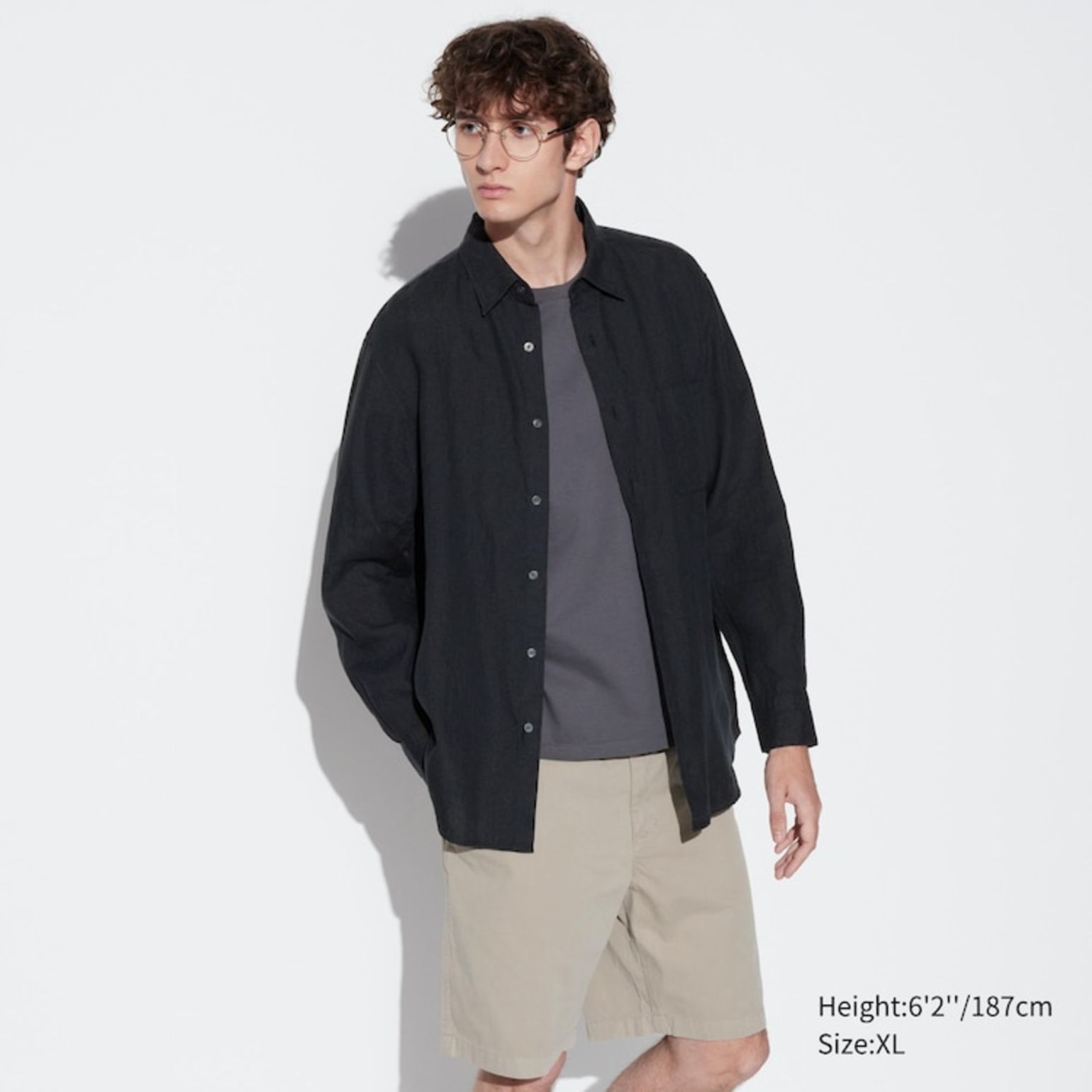 Những mẫu áo sơ mi nam đẹp nhất hiện nay - Áo sơ mi đen đầy nam tính