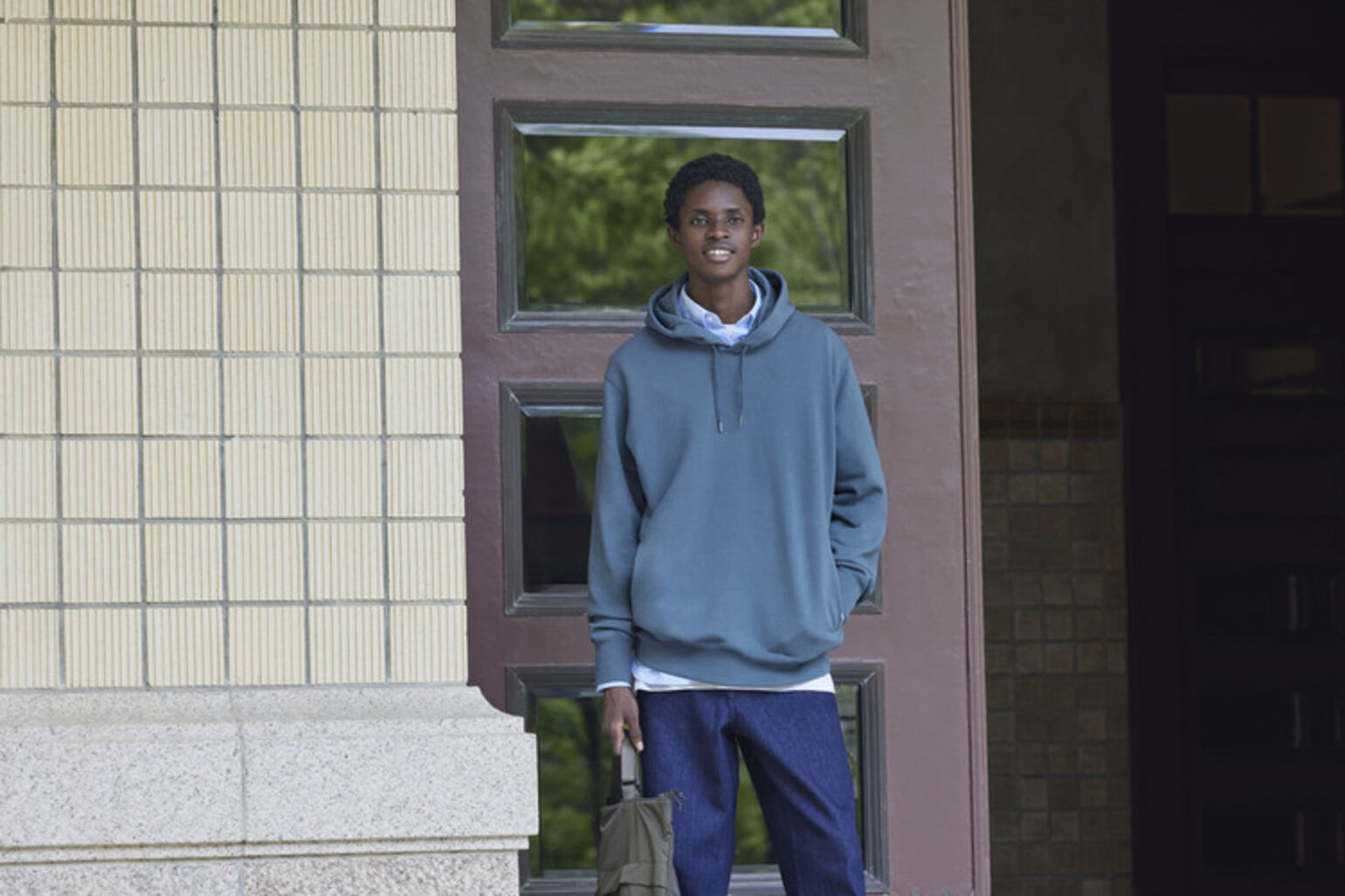 Phối màu quần áo nam da ngăm đẹp, phong cách