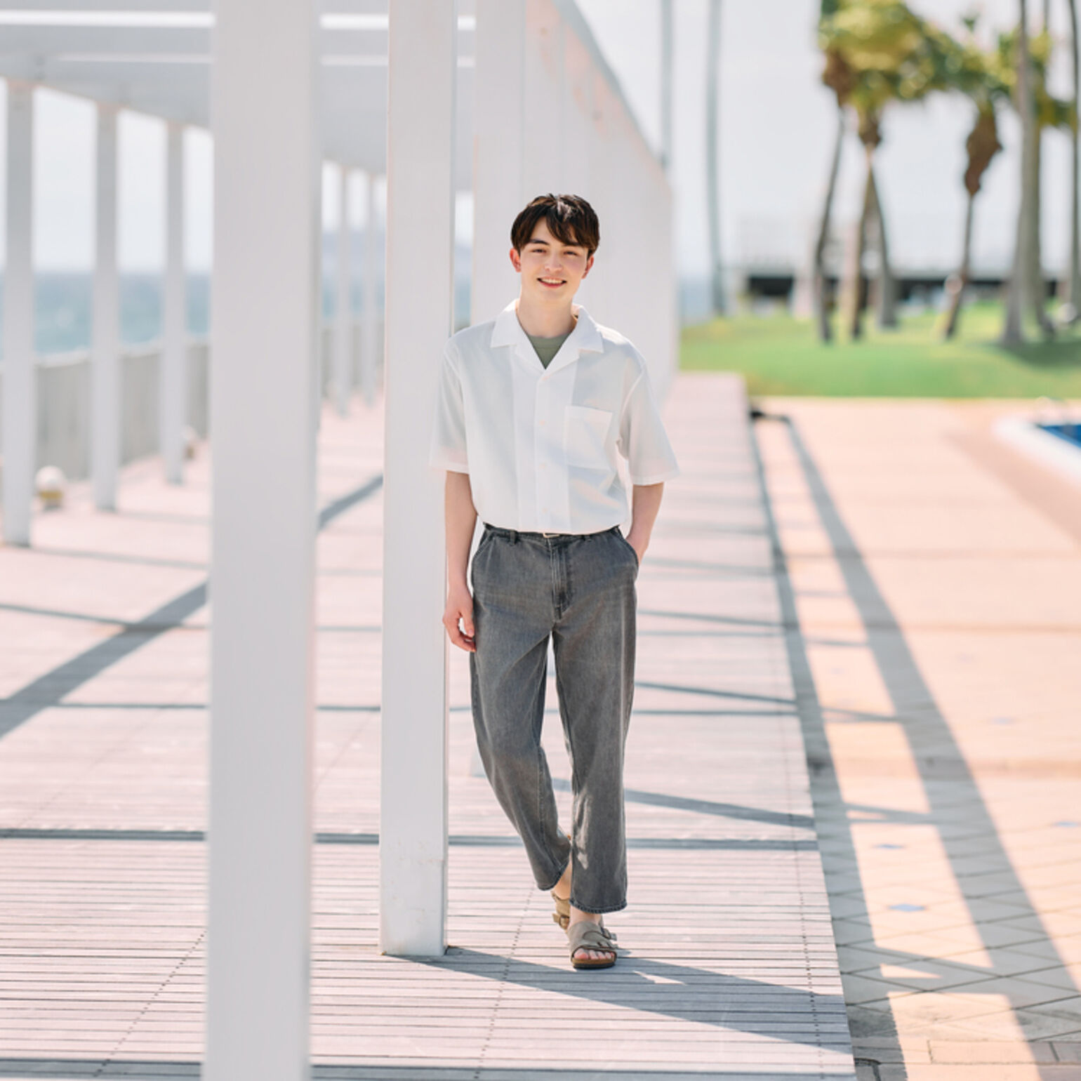 Phối màu quần áo nam với sơ mi trắng đẹp, thanh lịch