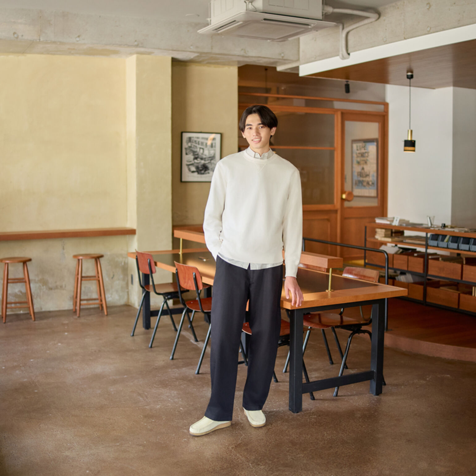 Phối màu quần áo nam màu đen và trắng hiện đại, đậm chất quý ông