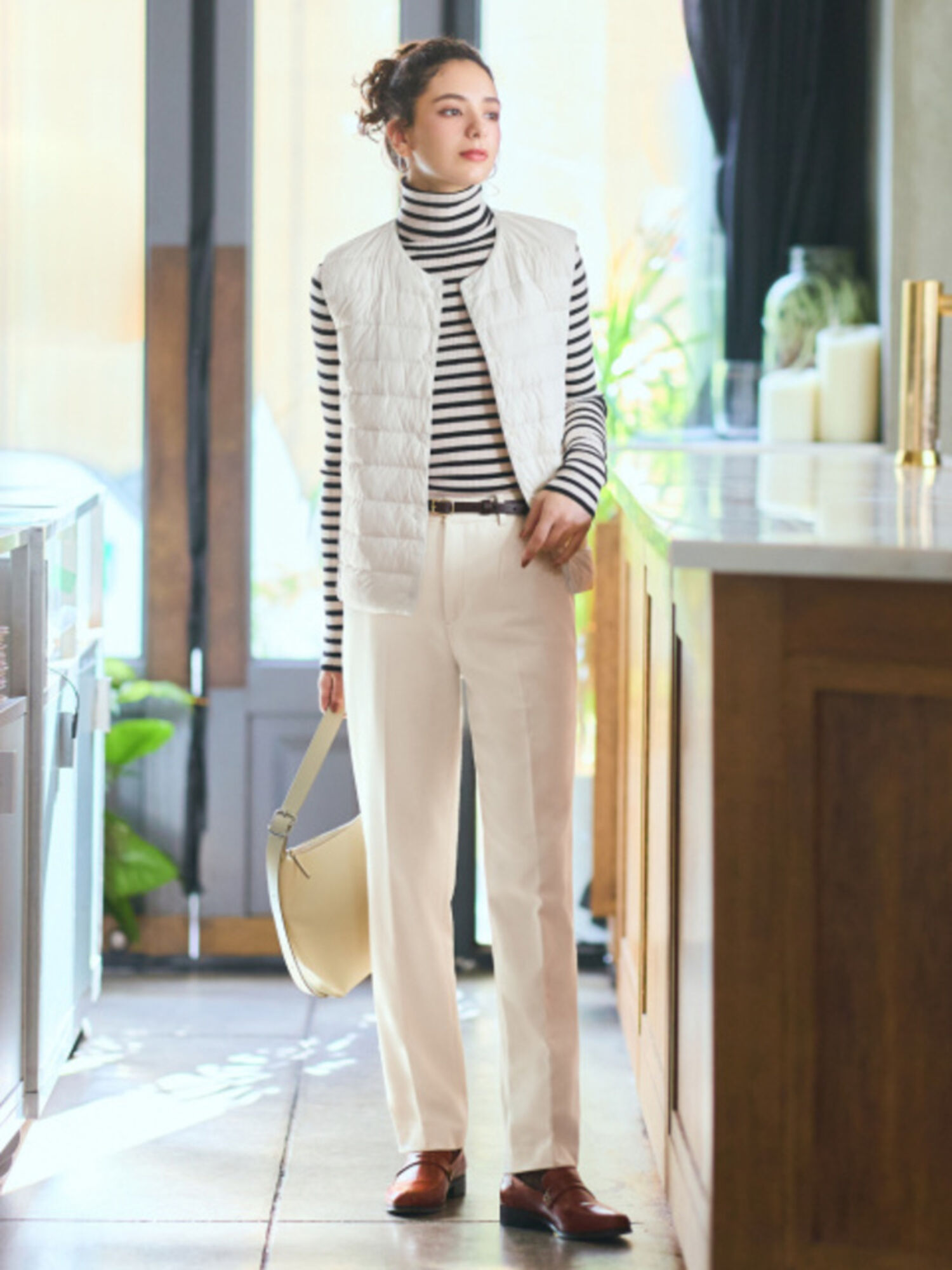 Phối đồ đi chơi Noel đẹp, trẻ trung với áo len và áo gile phao