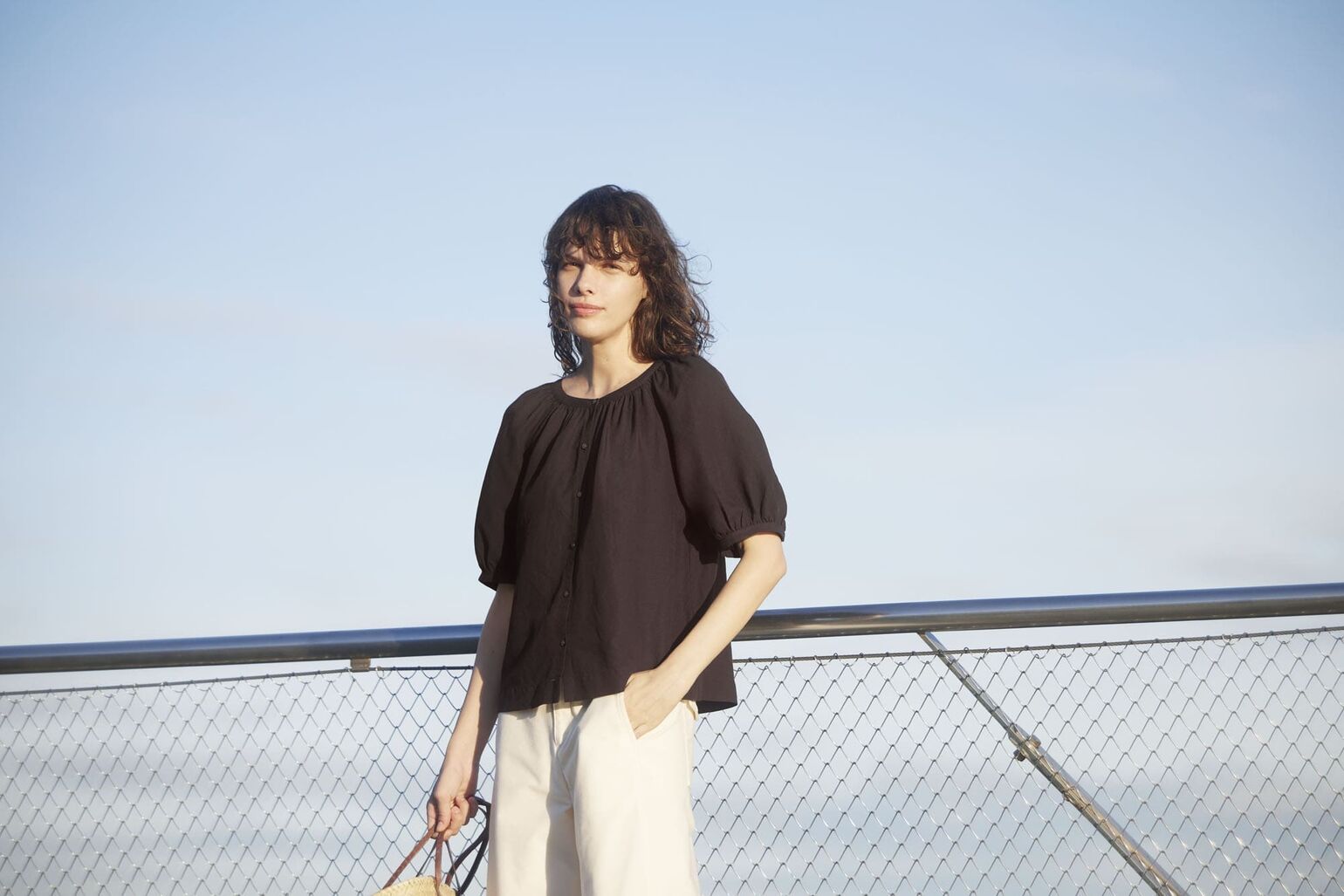 Cách phối đồ nữ điệu đà với áo tay bồng