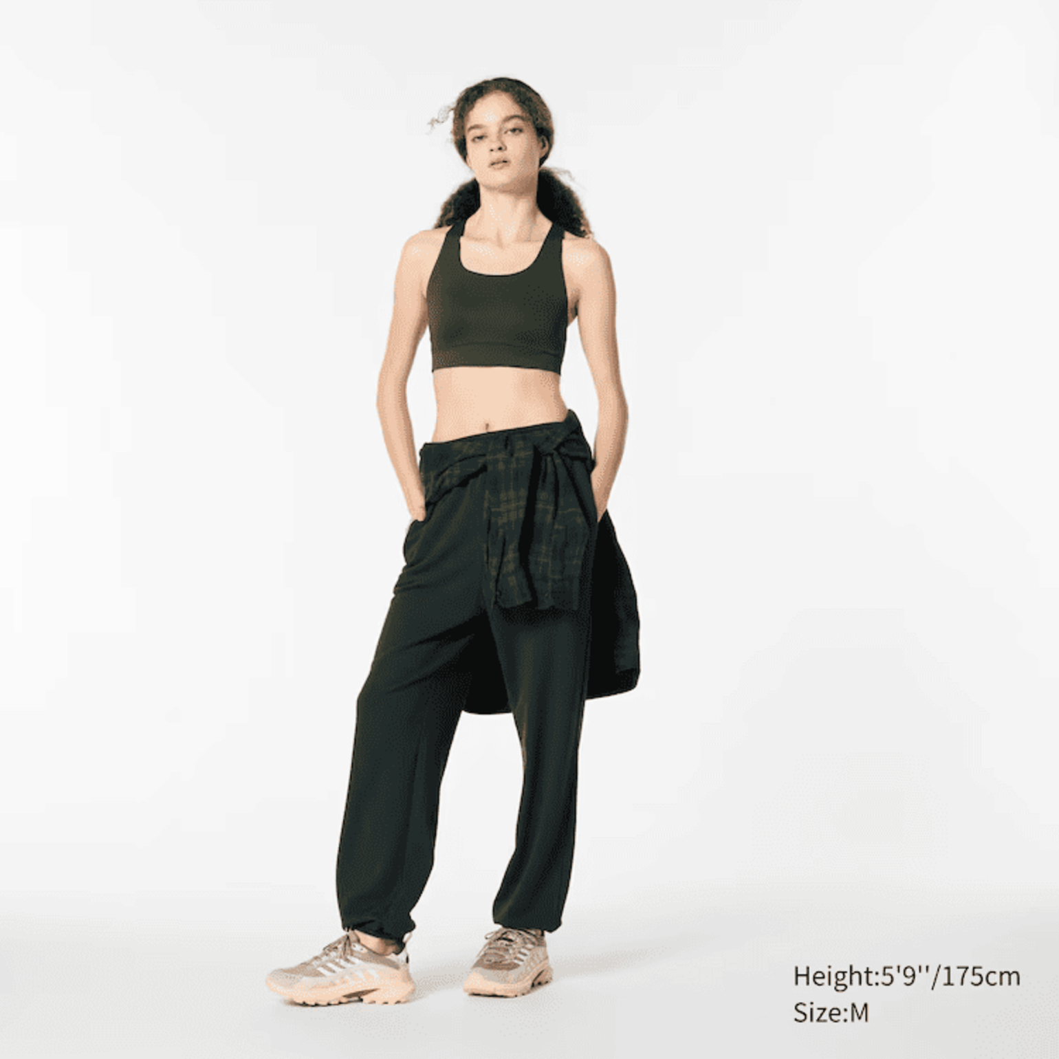 Kiểu áo này thích hợp cho các hoạt động như gym, yoga