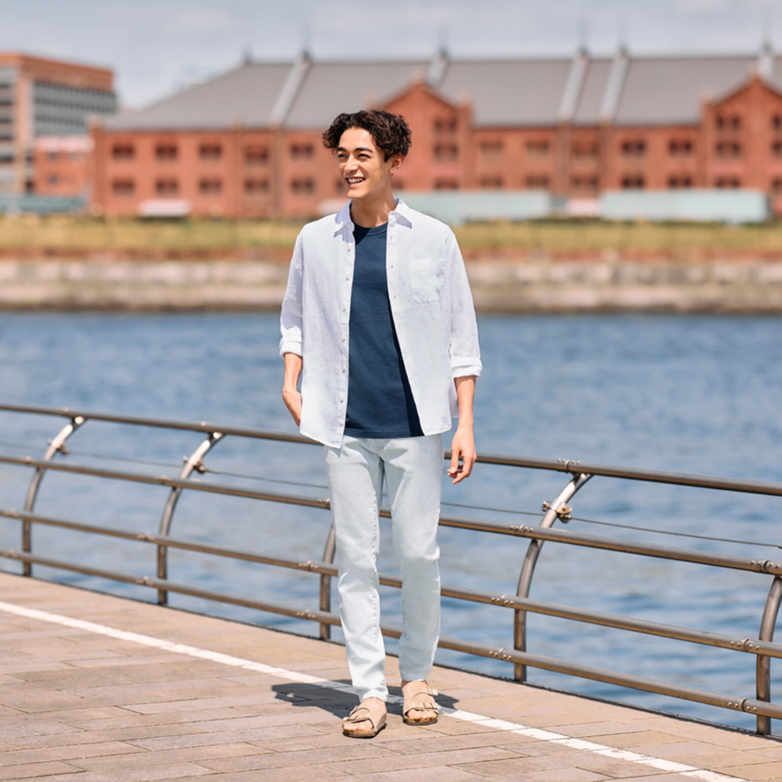 Phối đồ công sở nam với áo sơ mi khoác ngoài