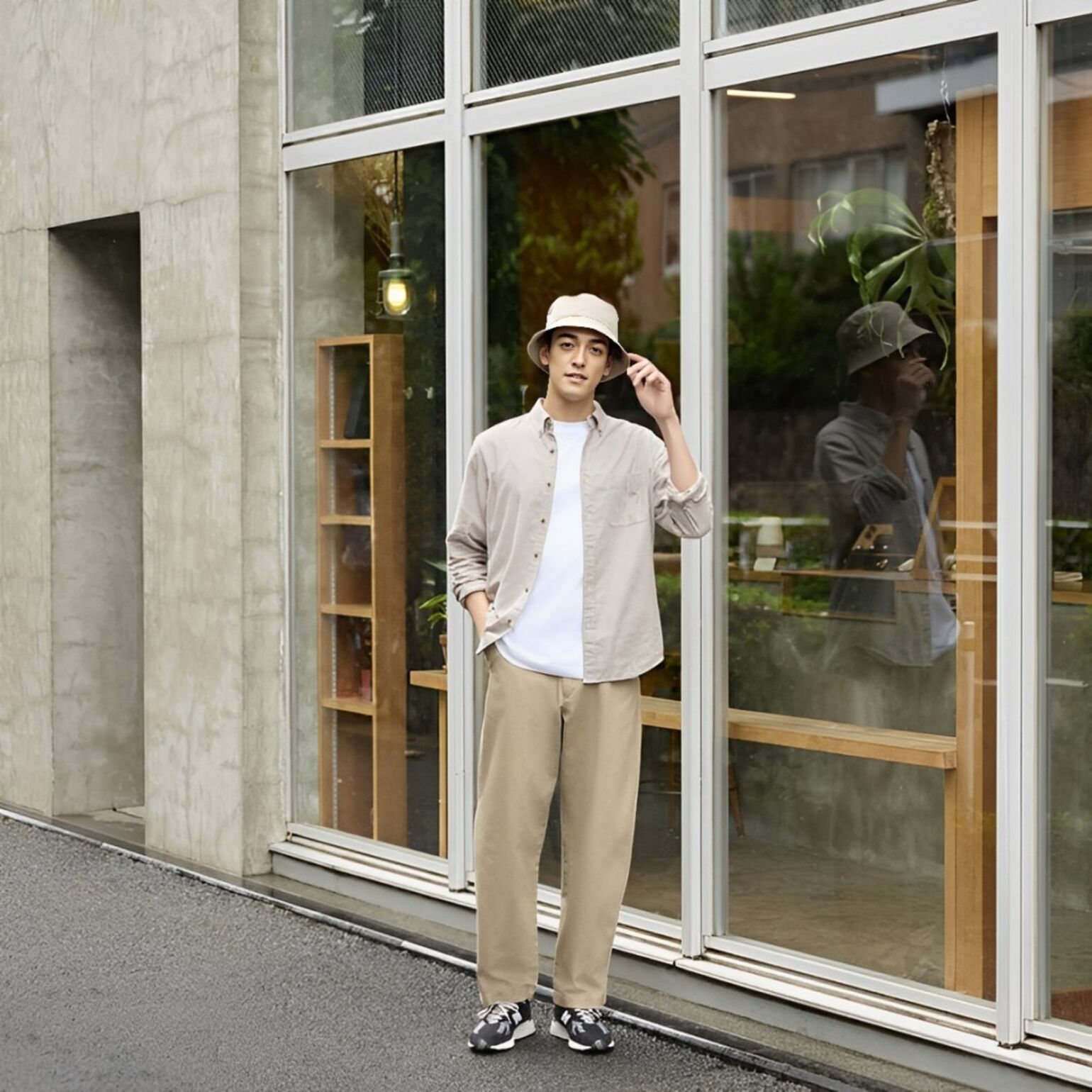 Phối áo sơ mi nam vải dạ với áo thun